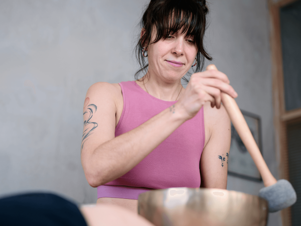 klangschalen-entspannung-fuer-frauen_yoma-female-health